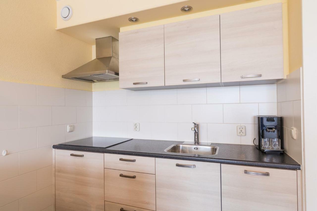 Appartement De Vrijbuiter, Resort Amelander Kaap Hollum  Exterior foto